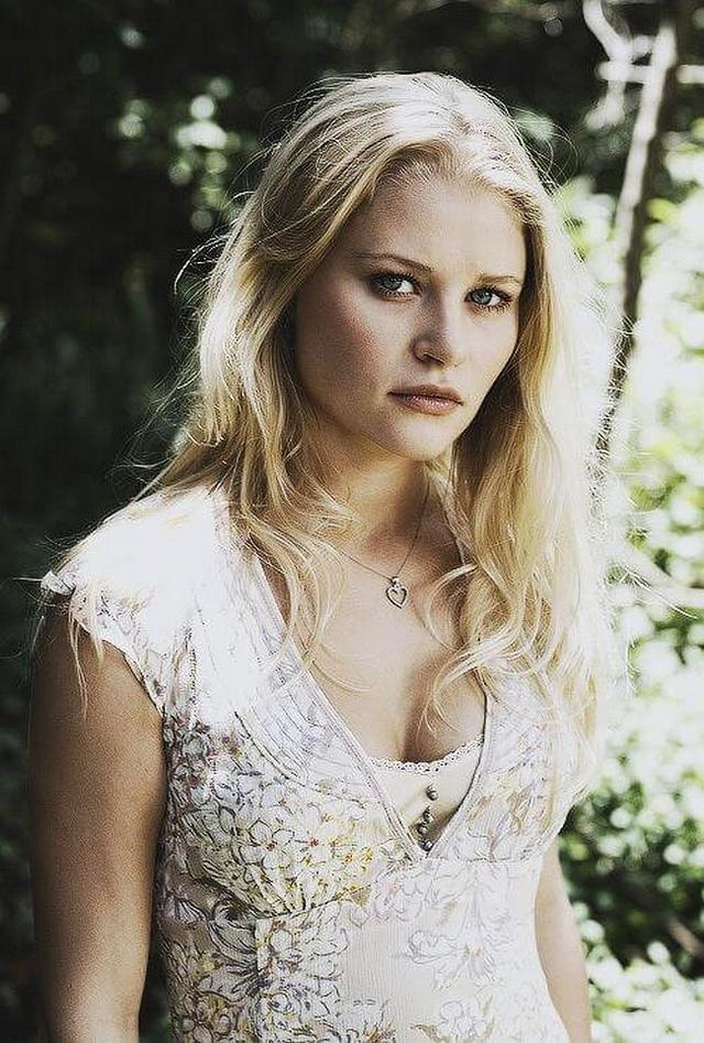 Emilie de Ravin is a Looker free nude pictures