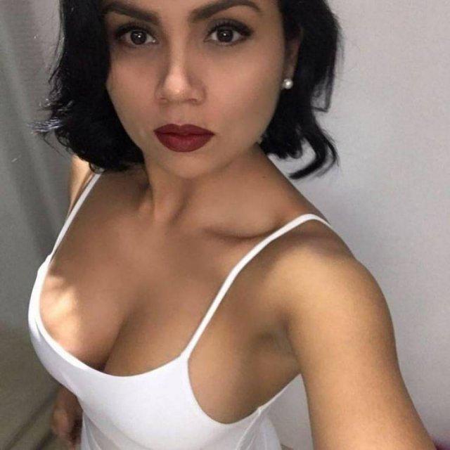 Girls With Red Lips free nude pictures