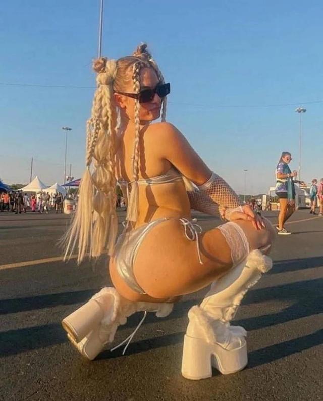 Sexy Girl At Music Festivals (PICS + GIFS) free nude pictures