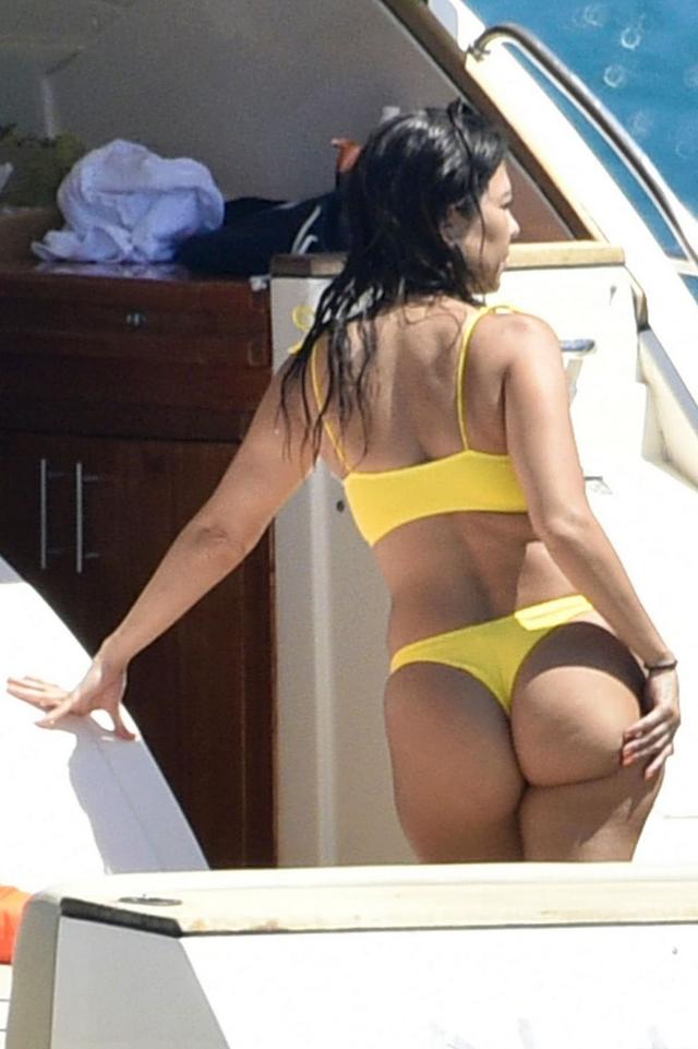 Kourtney Kardashian in a Yellow Bikini! free nude pictures