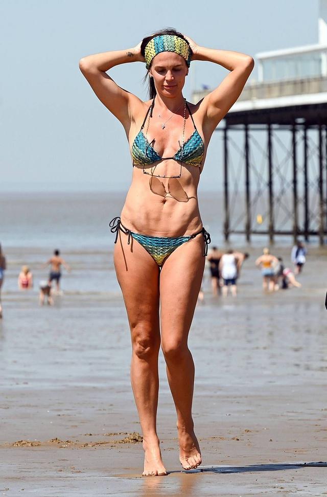 Danielle Lloyd Bikini Photo at Weston Supermare Beach, UK free nude pictures