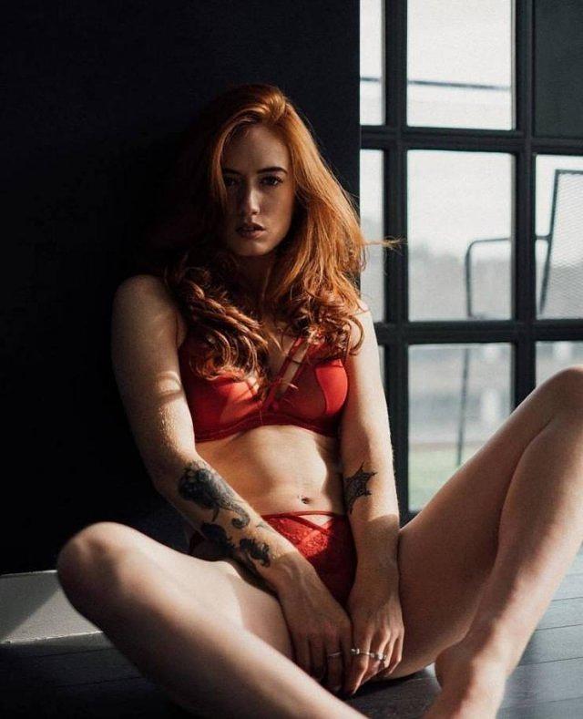 Sexy Red-Haired Girl free nude pictures