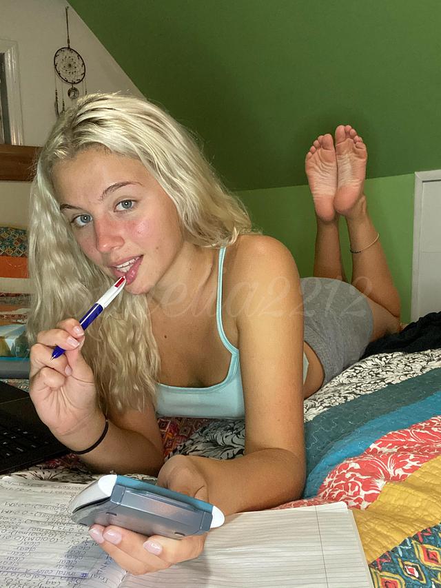 Quick staring and help me with my homework🙄🦶🏼 free nude pictures