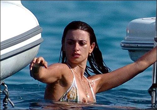 Penelope Cruz Nip Slip free nude pictures