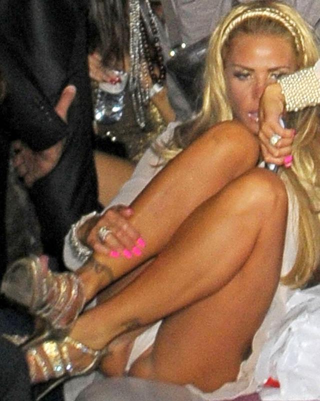 Katie Price Panty Upskirt! free nude pictures