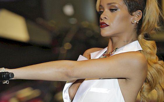 Rihanna Nip Slip in Monaco free nude pictures