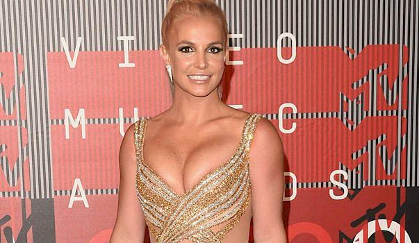 Britney Spears Looked a Little Awkward at the 2015 Mtv VMAs! free nude pictures