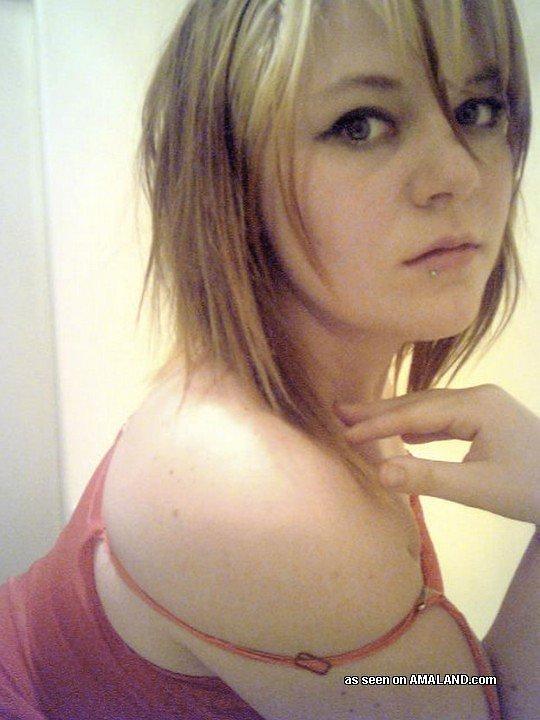 Emo Girlfriends Posing Sexy On Cam free nude pictures