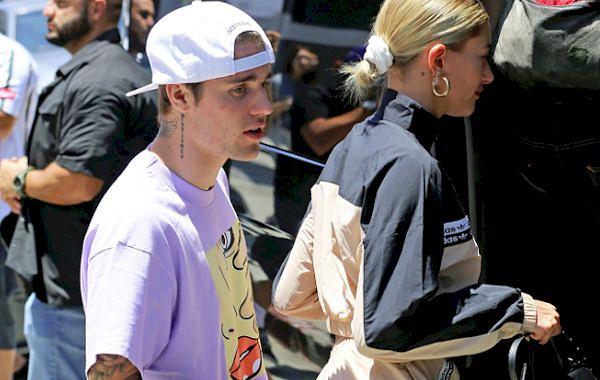 Hailey Baldwin has Butt Grabbed by Justin Bieber! free nude pictures