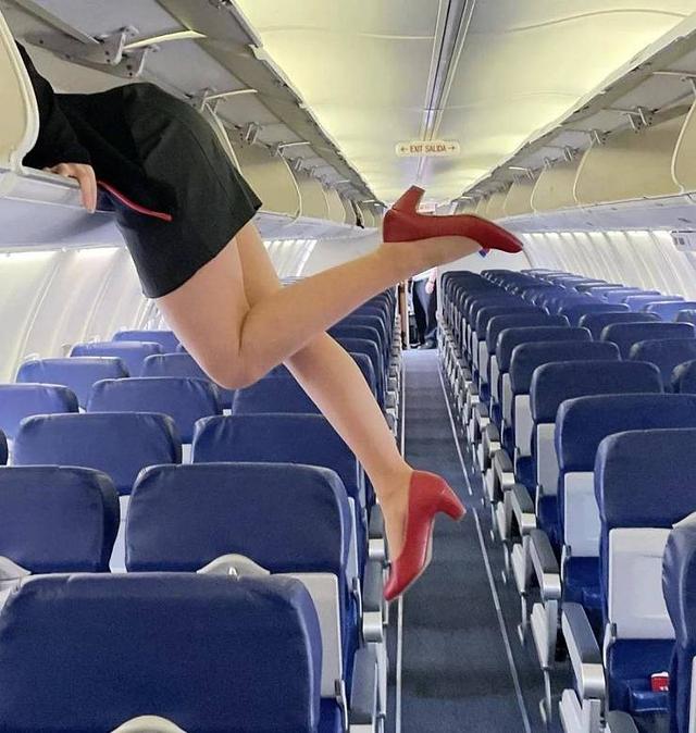 Flight Attendants Share Their Sexy Pics (PICS + GIFS) free nude pictures