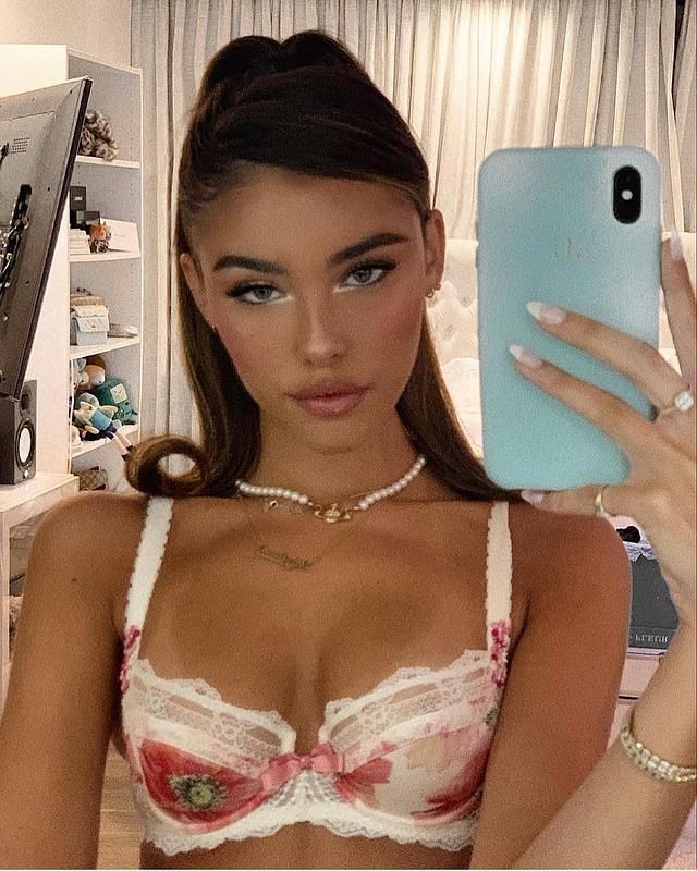 Madison Beer in Her Bra free nude pictures