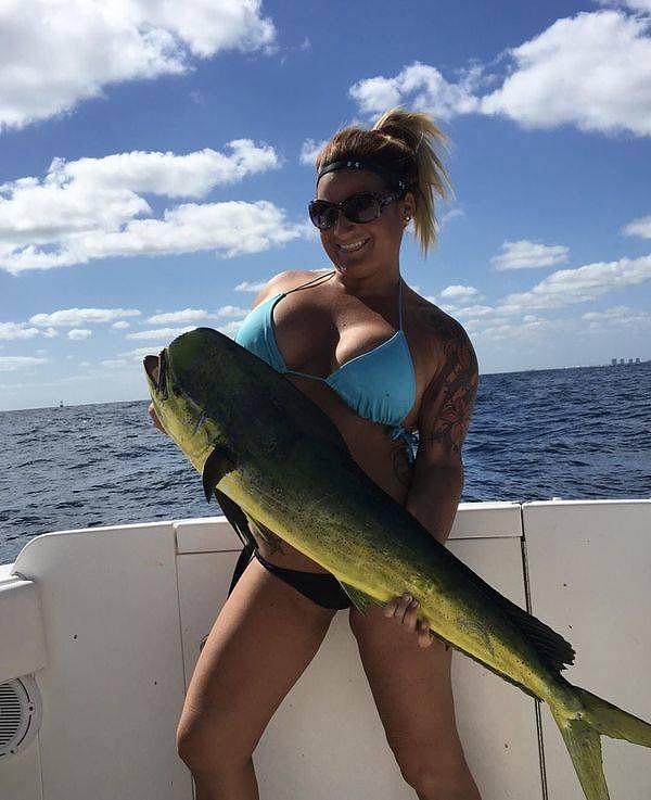 Girls Fishing free nude pictures