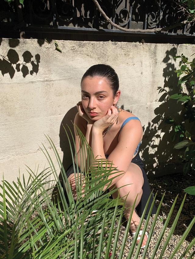 Charli XCX Pops a Squat! free nude pictures