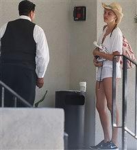 Kelly Rohrbach Seduces A Valet With Her Bare Ass free nude pictures