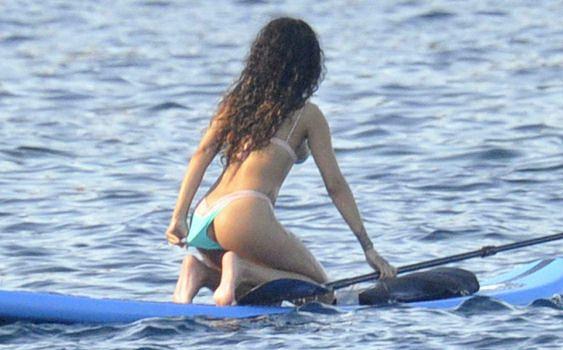 Rihanna Ass Flash while Bikini Paddleboarding! free nude pictures