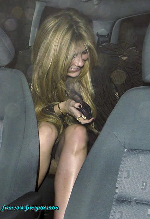 Mischa Barton free nude pictures