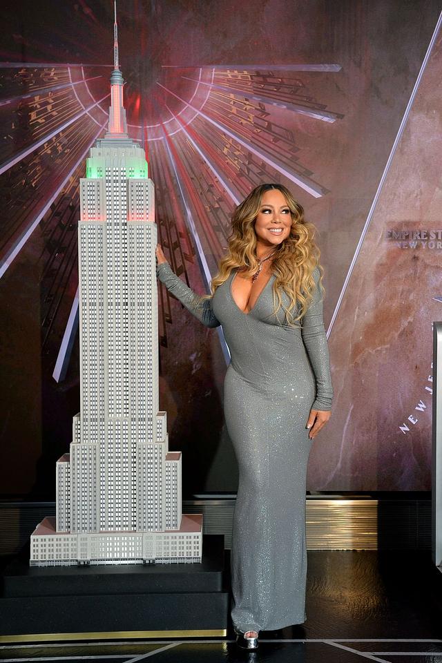 Mariah Carey’s Cleavage Lights Up the Empire State Building! free nude pictures