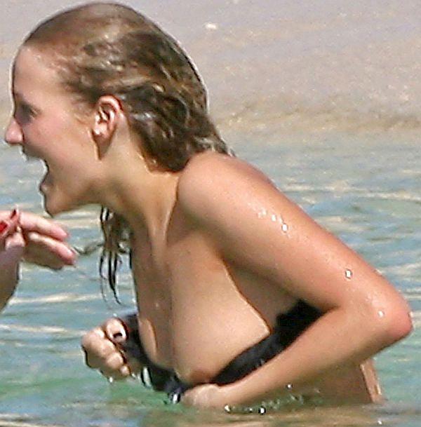 Ashlee Simpson Nip Slip free nude pictures