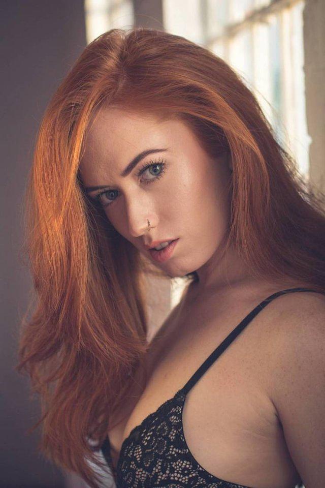 Sexy Red-Haired Girl free nude pictures